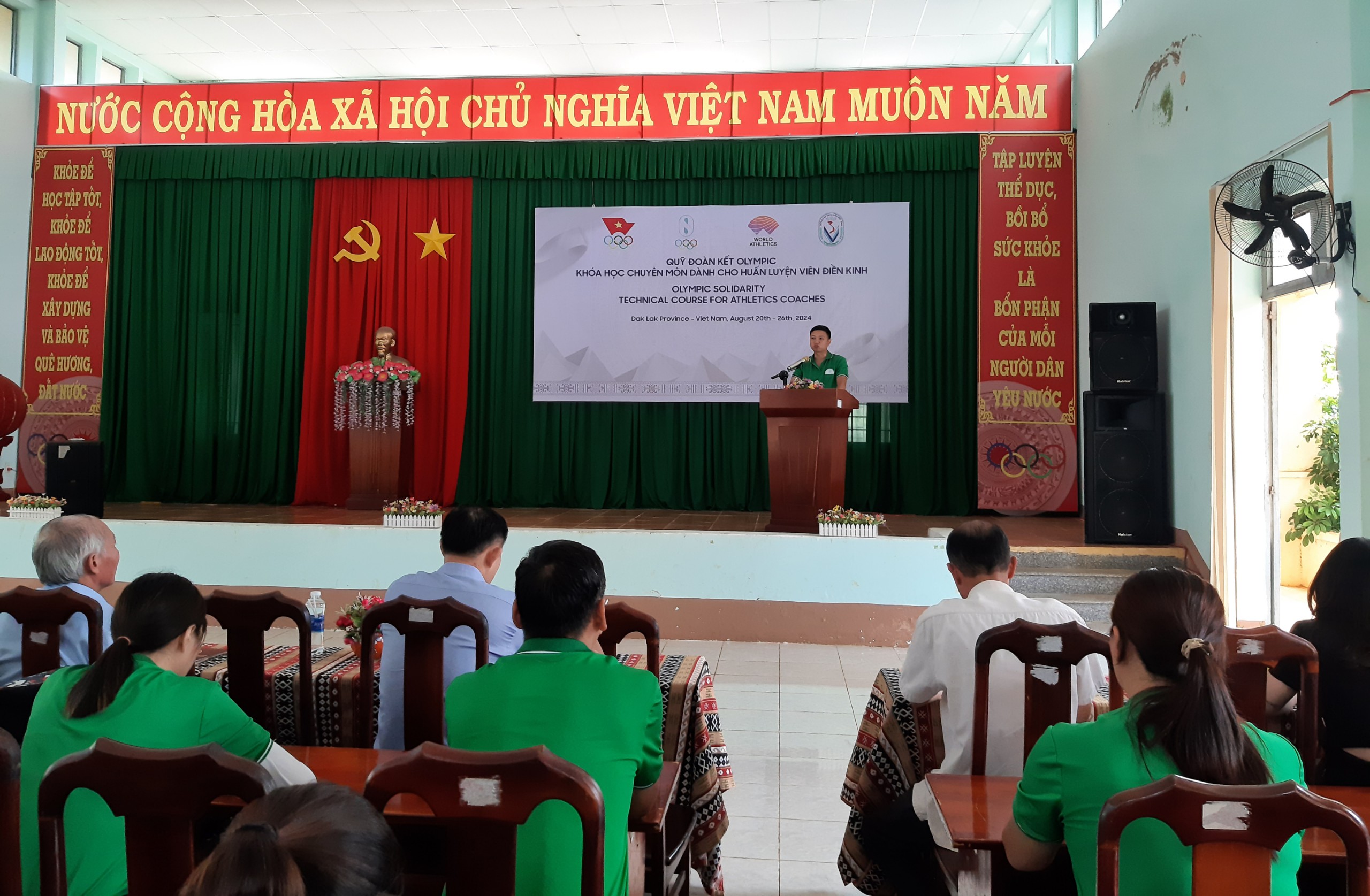 Quang cảnh lớp học 